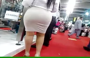 XXX 彼は金髪の前でブルネットを引っ張った 女性 バイブ 動画