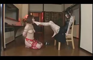 XXX 大きなおっぱいの女の子は群衆と性交する ゾンビ 女 エロ 動画