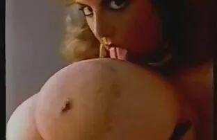 XXX ブロンドはバイブレーター有刺鉄線で膣に墜落した エロ 動画 女 マッサージ