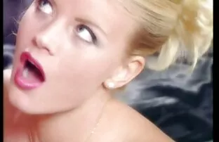 XXX 天使Smallsけいれん女の子とともに足 オナニー 潮吹き 女