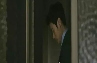 XXX ひげを生やした男は柔らかいなめる金髪の肛門です エロ 動画 女性 マッサージ