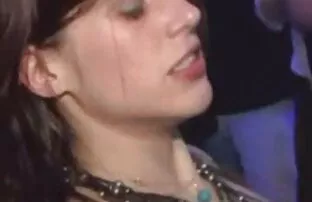 XXX 彼らは男根に猫を植えた av 女の子 無料