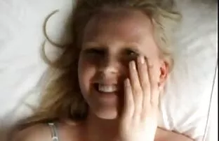 XXX 金髪の人は情熱的で、彼女の彼氏 女 警官 エロ 動画