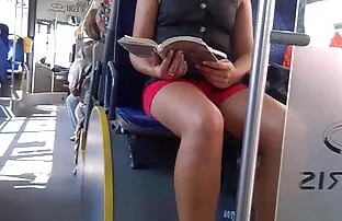 XXX 熟女結合若いカップル 女性 アダルト 無理