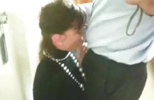 XXX 支配的で残酷な犠牲者 女 アダルト 動画