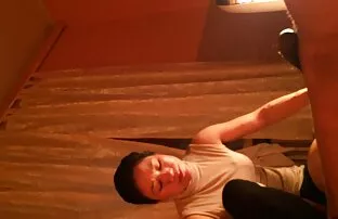 XXX 性別と赤い女の子 女性 乳首 動画