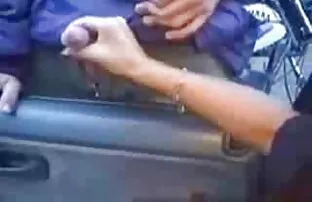 XXX 膣香りの彼女は彼に狂気を駆動します 女 潮吹き 動画
